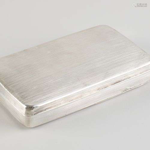 Boîte à tabac en argent, 833/000, modèle rectangulaire avec ...