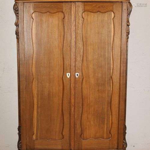 Ancienne armoire à filles en chêne de style Biedermeier. Cir...