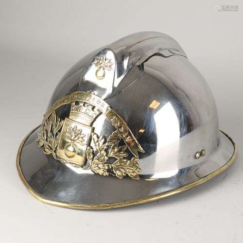 Casque de pompier français ou belge + casque intérieur. 19èm...