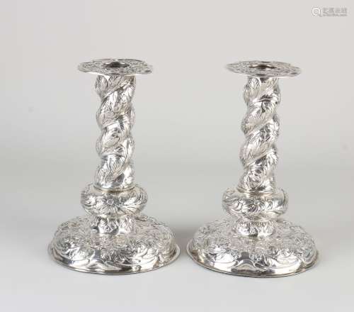 Deux chandeliers de table en argent, 833/000, néo-baroque, s...