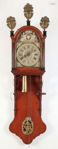Pendule frisonne en chêne du 19e siècle avec cadran en relie...
