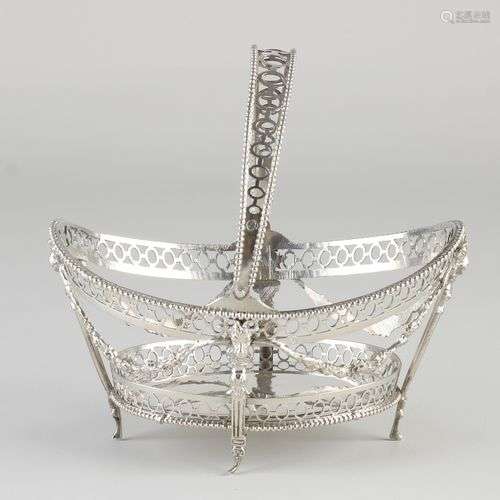 Panier en argent, 833/000, modèle en forme de bateau avec gu...