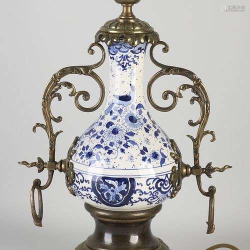 Lampe de table ancienne en fayence de Delft avec cadre en la...