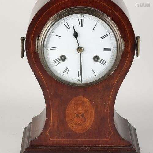 Ancienne horloge de table anglaise en acajou en forme de bal...