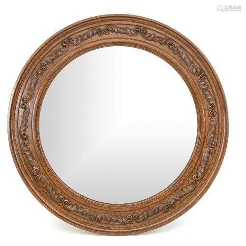 Grand miroir rond en bois sculpté et polychrome. D'après un ...