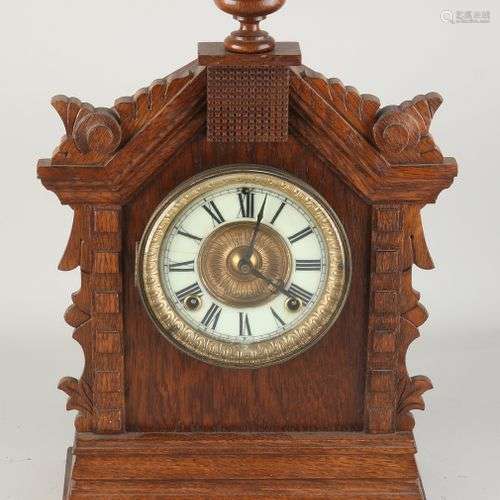 Horloge de table américaine en chêne ancien. Ansonia New Yor...