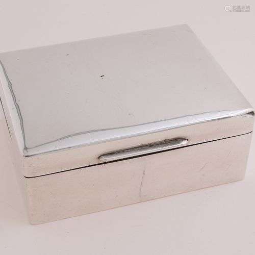 Boîte en argent, 925/000. Boîte rectangulaire avec couvercle...