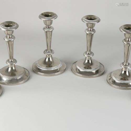 Six chandeliers plaqués. 20ème siècle. Dimensions : H 19 cm....