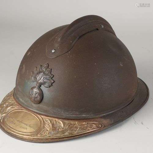 Casque de pompier antique belge ou français avec casque inté...