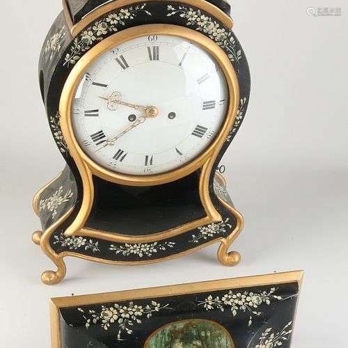 Antique horloge murale suisse Neuschatel avec console. Circa...