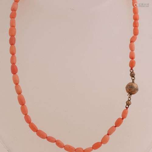 Collier en corail peau d'ange avec fermoir en or jaune, 585/...