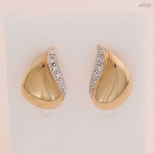 Boucles d'oreilles en or jaune, 585/000, avec diamant. Boucl...