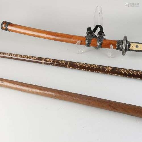 Katana japonais (copie). Plus une canne avec une tête en écu...