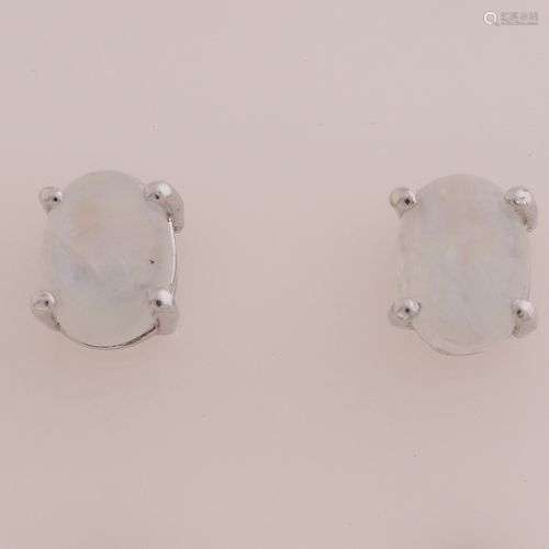 Boucles d'oreilles en argent, 925/000, avec pierre de lune. ...