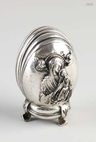 Objet religieux en forme d'œuf, plaqué argent, avec une imag...