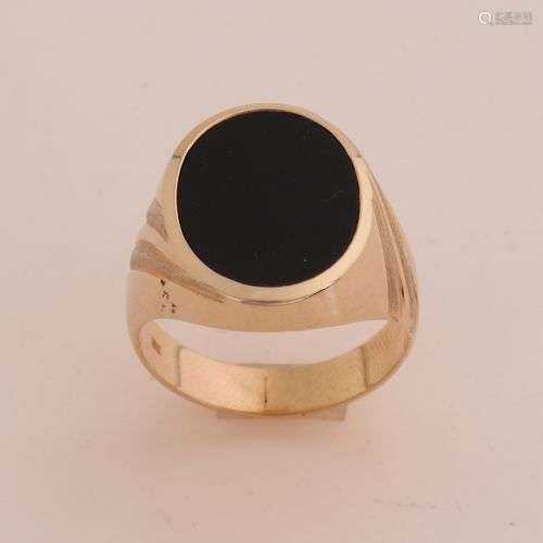 Bague sigillaire en or jaune, 585/000, avec onyx. Bague à tê...