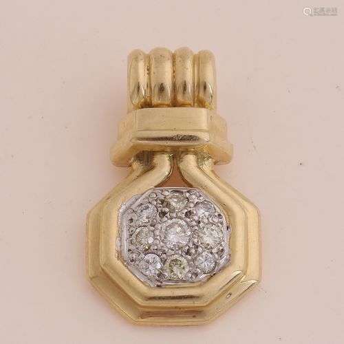 Pendentif en or jaune, 585/000, avec diamant. Pendentif avec...