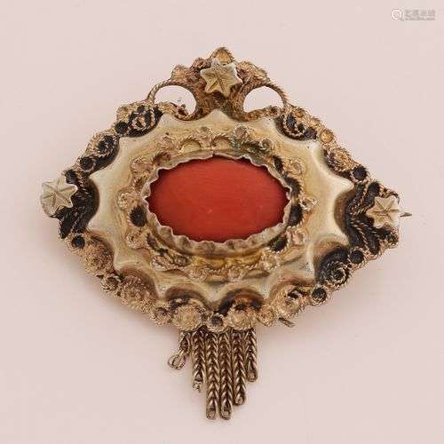 Broche régionale en plaqué or avec corail rouge. Broche régi...