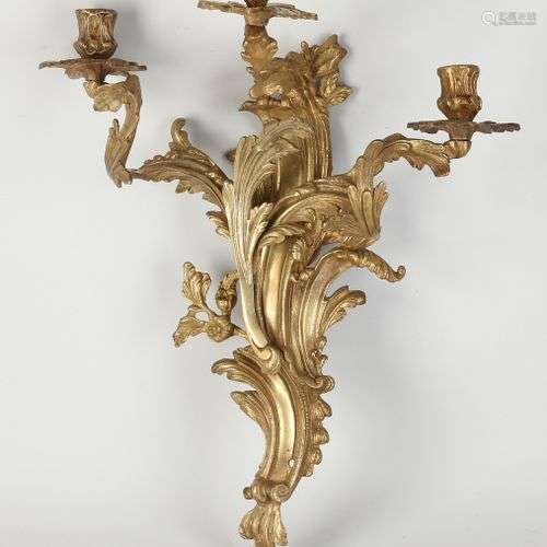 Grande applique rococo ancienne en bronze doré. Circa 1900. ...