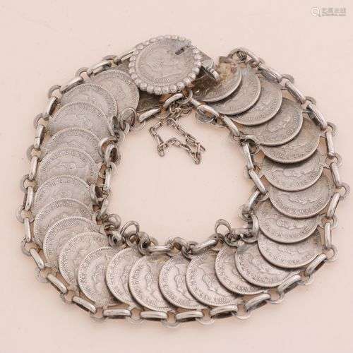 Bracelet en argent avec 27 stuivers du Roi Willem III, ca 18...