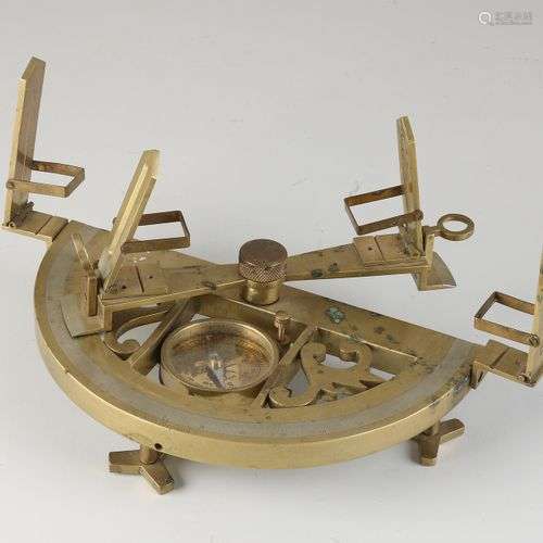 Vieux sextant anglais en laiton. Marqué Stanley London. Lait...