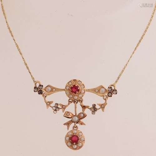 Collier en or, 750/000, avec rubis, perle et diamant. Collie...