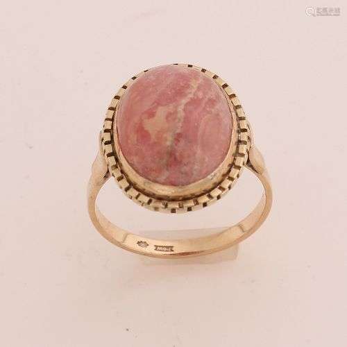 Bague en or jaune, 585/000, avec rhodochrosite. Bague avec u...