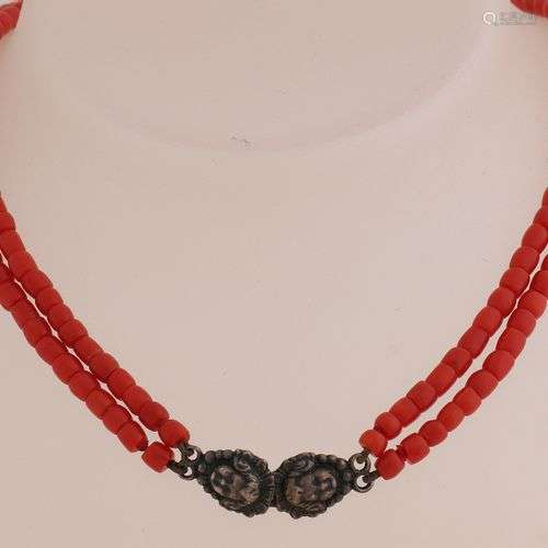 Collier de 2 rangs de coraux rouges, ø 4 mm, en forme de ton...