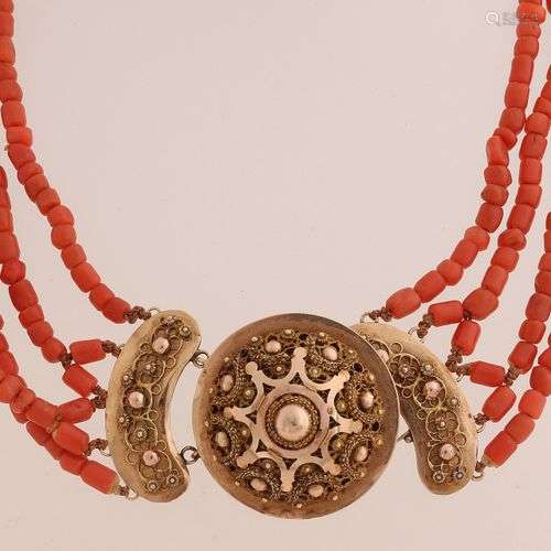 Collier de corail rouge avec broche régionale en or jaune, 5...