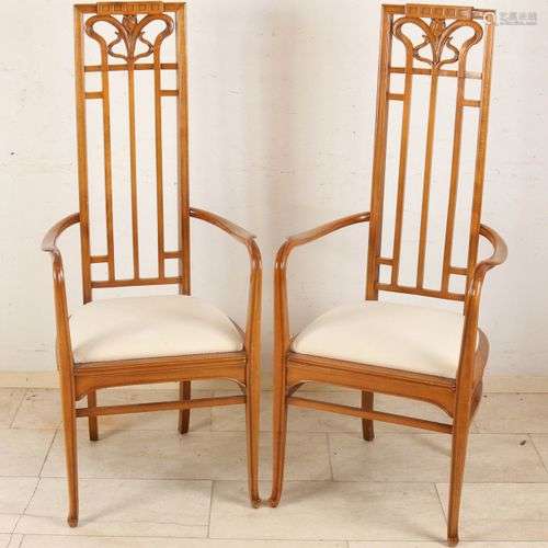 Deux chaises Medea Italy de style Art Nouveau. 21ème siècle....