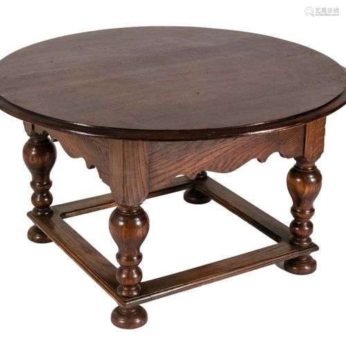 Table d'appoint ronde en chêne. Avec des pieds en boule tors...