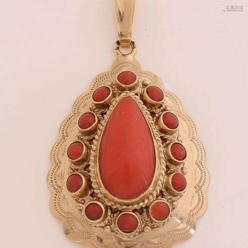 Pendentif en or jaune, 585/000, avec corail rouge. Pendentif...