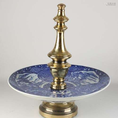 Grand bol de table en porcelaine japonaise ancienne avec bas...