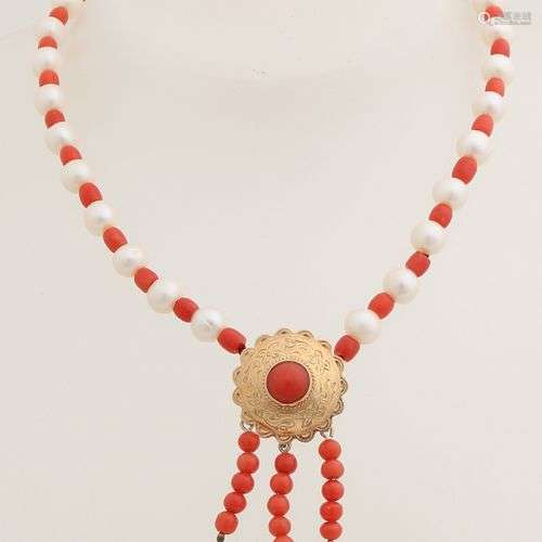 Collier de perles, ø6 mm, et de corail rouge, 4 mm, avec un ...