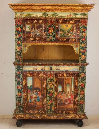 Ancienne armoire hollandaise peinte à la main avec une peint...