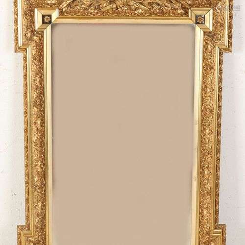 Miroir du 19ème siècle avec couronne. Doré à la feuille d'or...