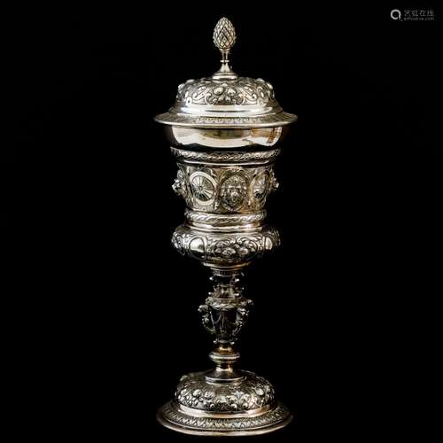 Pokal et son couvercle. Allemagne. Ca. 1880.