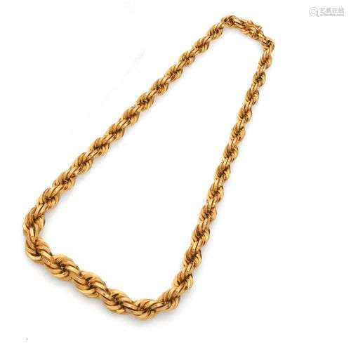 233. Collier en or jaune 18K 750 millièmes à maille torsadée...