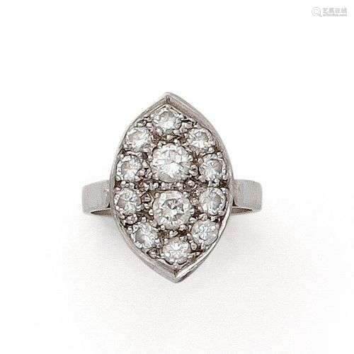 Bague marquise en or gris 18K (750/1000) et platine (950/100...