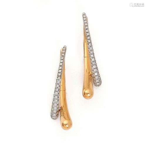 Paire de boucles d’oreilles croisées en deux tons d’or gris ...