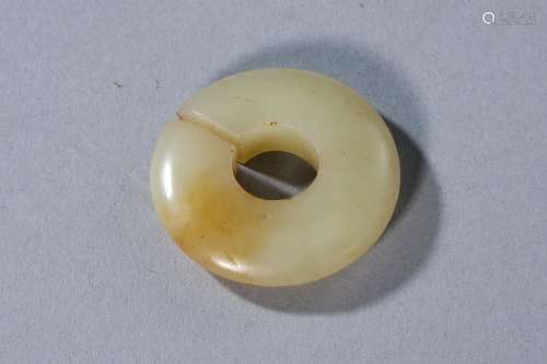 A Hetian Carved Jade Ring Pendant