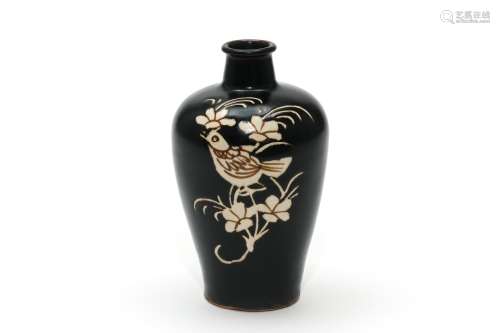 A Fine Jizhou Ware Carved Bird and Flowers Meiping Vase