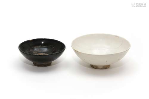 A Group of Two Cizhou Ware Black and White Glazed Bowls