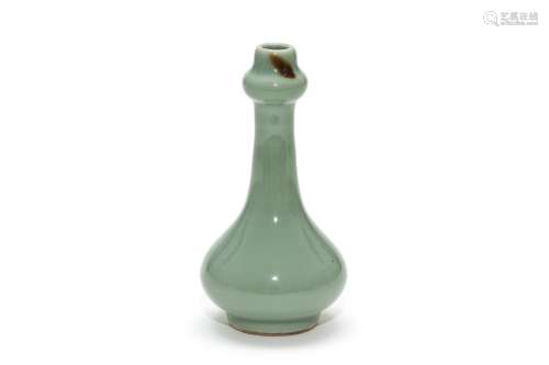 A Longquan Gaelic-Form Vase