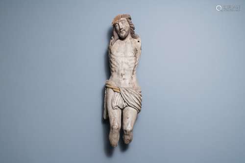 Une grande statue de Christ en chêne sculpté et polychromé, ...