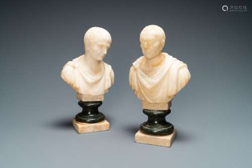 Une paire de bustes en albâtre des empereurs Trajan et Jules...