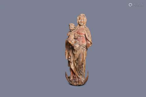 Une grande statue d'une Vierge à l’Enfant en tilleul sculpté...