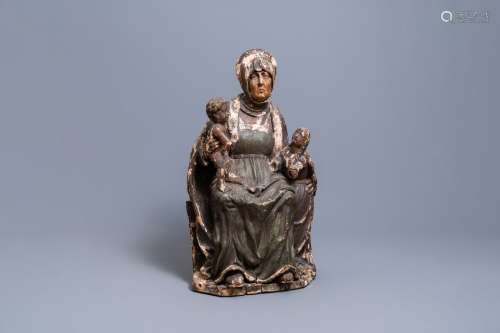 Un groupe figurant Sainte Anne Trinitaire en tilleul sculpté...