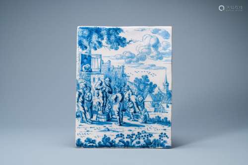 Une plaque en faïence de Delft en bleu et blanc à décor d'un...