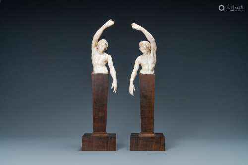 Une paire de bustes d’hommes en ivoire sculpté, Allemagne du...